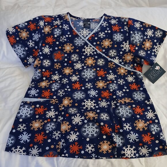 Zoe & Chloe Snowflake Scrub Top - Picture 1 of 4